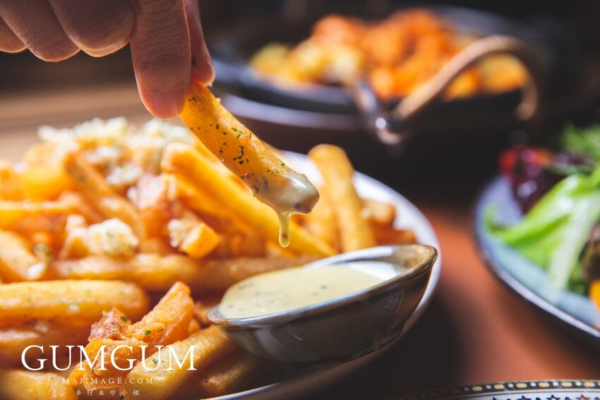 台北內湖美食｜GUMGUM NOT ONLY BEER & WINGS 雞翅啤酒吧內科店～內湖最美的戶外露營風餐酒館、超美的森林