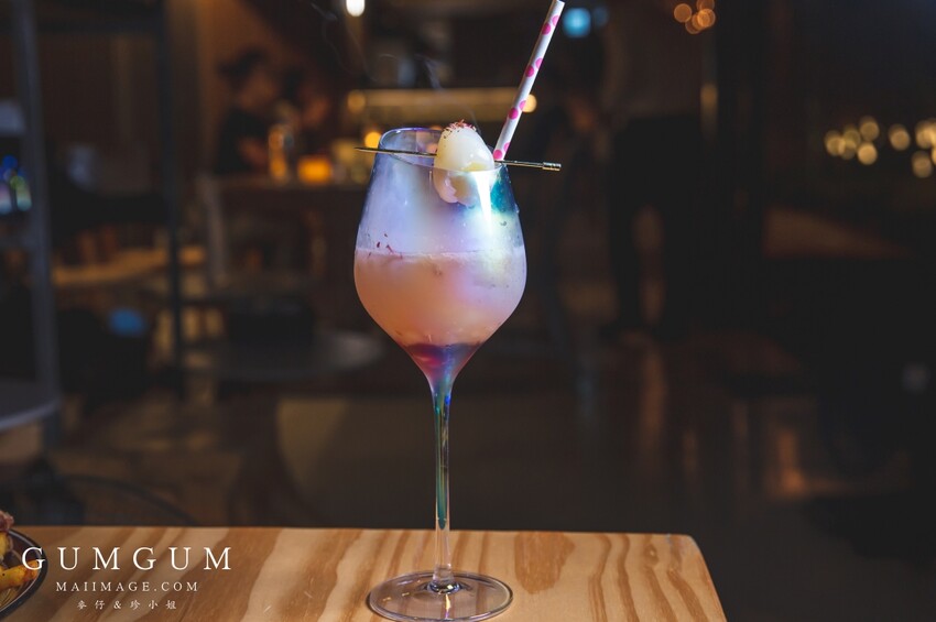 台北內湖美食｜GUMGUM NOT ONLY BEER & WINGS 雞翅啤酒吧內科店～內湖最美的戶外露營風餐酒館、超美的森林