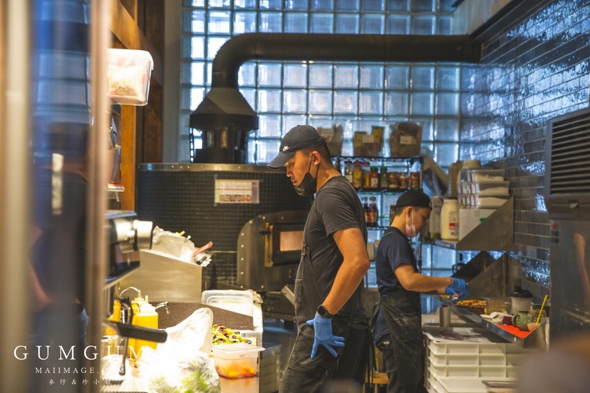 台北內湖美食｜GUMGUM NOT ONLY BEER & WINGS 雞翅啤酒吧內科店～內湖最美的戶外露營風餐酒館、超美的森林