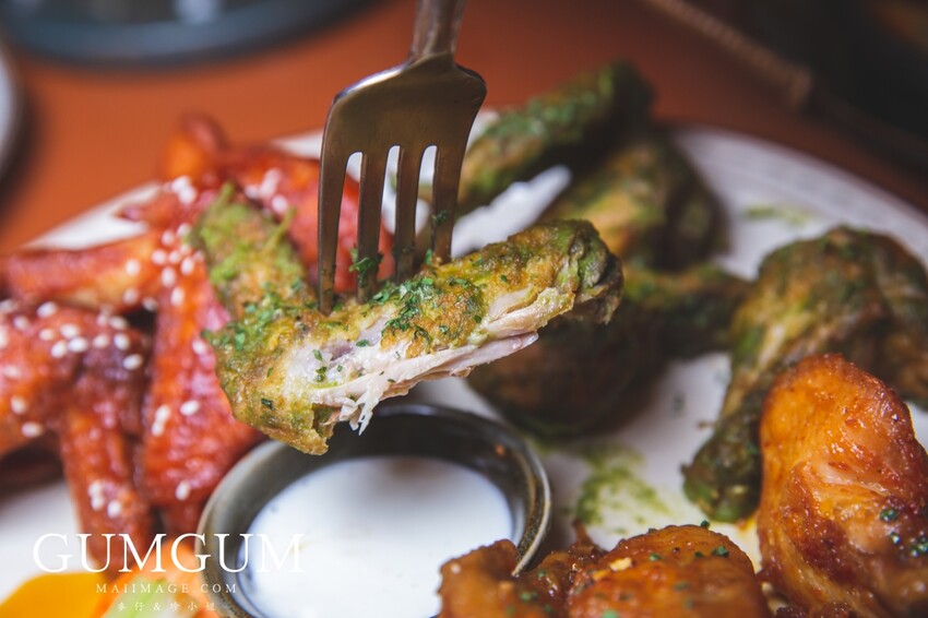 台北內湖美食｜GUMGUM NOT ONLY BEER & WINGS 雞翅啤酒吧內科店～內湖最美的戶外露營風餐酒館、超美的森林