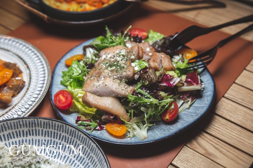 台北內湖美食｜GUMGUM NOT ONLY BEER & WINGS 雞翅啤酒吧內科店～內湖最美的戶外露營風餐酒館、超美的森林