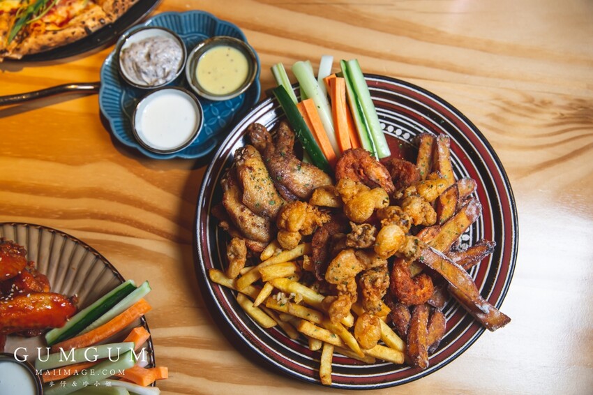 台北內湖美食｜GUMGUM NOT ONLY BEER & WINGS 雞翅啤酒吧內科店～內湖最美的戶外露營風餐酒館、超美的森林