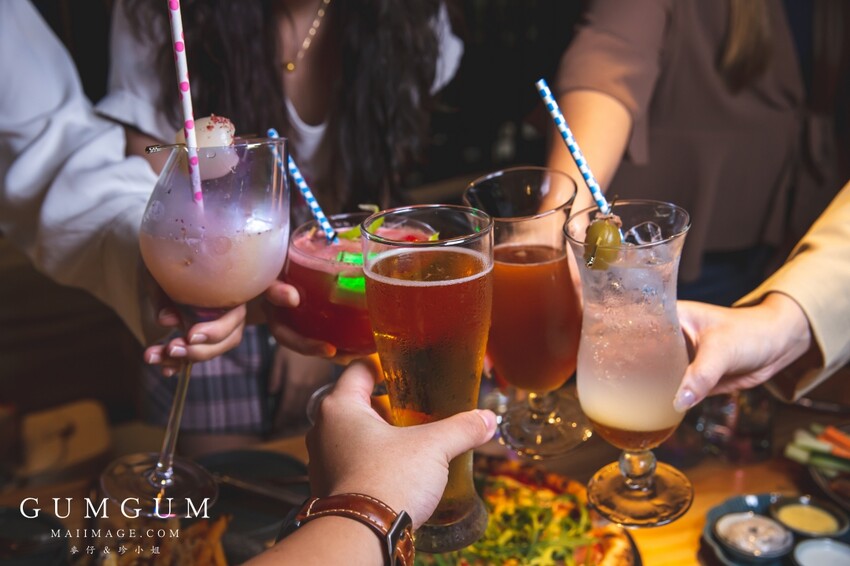 台北內湖美食｜GUMGUM NOT ONLY BEER & WINGS 雞翅啤酒吧內科店～內湖最美的戶外露營風餐酒館、超美的森林