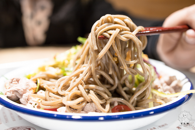 涼涼嗆四川涼麵｜台北信義市政府站食記｜永吉路30巷內酸辣麻香開胃可口的推薦涼麵，文青風格乾淨舒適明亮但不貴 - 卡爾茗 C.L.M.