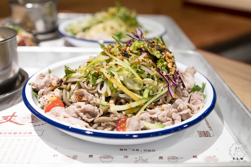 涼涼嗆四川涼麵｜台北信義市政府站食記｜永吉路30巷內酸辣麻香開胃可口的推薦涼麵，文青風格乾淨舒適明亮但不貴 - 卡爾茗 C.L.M.