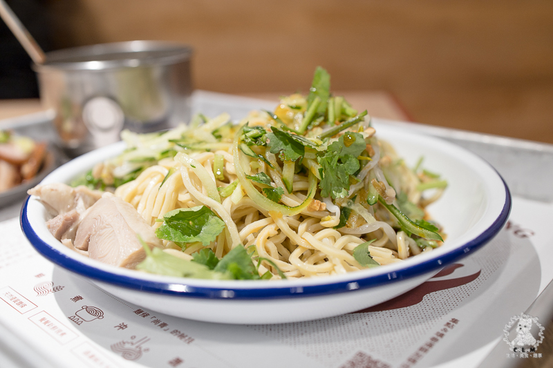 涼涼嗆四川涼麵｜台北信義市政府站食記｜永吉路30巷內酸辣麻香開胃可口的推薦涼麵，文青風格乾淨舒適明亮但不貴 - 卡爾茗 C.L.M.