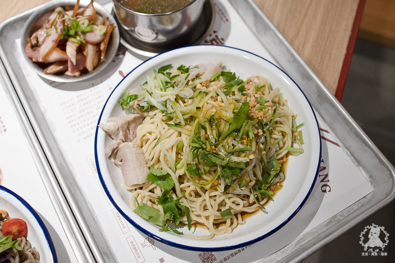 涼涼嗆四川涼麵｜台北信義市政府站食記｜永吉路30巷內酸辣麻香開胃可口的推薦涼麵，文青風格乾淨舒適明亮但不貴 - 卡爾茗 C.L.M.