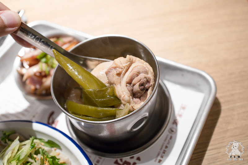 涼涼嗆四川涼麵｜台北信義市政府站食記｜永吉路30巷內酸辣麻香開胃可口的推薦涼麵，文青風格乾淨舒適明亮但不貴 - 卡爾茗 C.L.M.