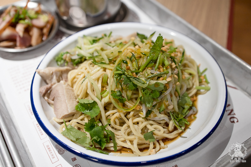 涼涼嗆四川涼麵｜台北信義市政府站食記｜永吉路30巷內酸辣麻香開胃可口的推薦涼麵，文青風格乾淨舒適明亮但不貴 - 卡爾茗 C.L.M.