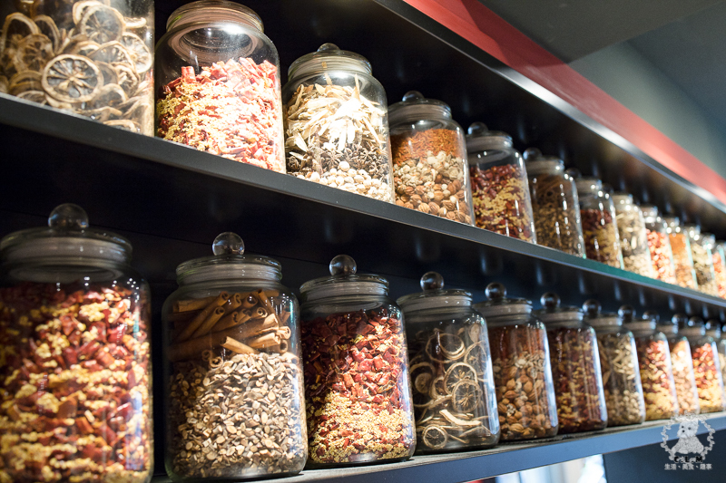 涼涼嗆四川涼麵｜台北信義市政府站食記｜永吉路30巷內酸辣麻香開胃可口的推薦涼麵，文青風格乾淨舒適明亮但不貴 - 卡爾茗 C.L.M.