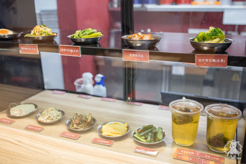 涼涼嗆四川涼麵｜台北信義市政府站食記｜永吉路30巷內酸辣麻香開胃可口的推薦涼麵，文青風格乾淨舒適明亮但不貴 - 卡爾茗 C.L.M.