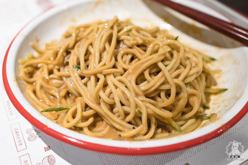 涼涼嗆四川涼麵｜台北信義市政府站食記｜永吉路30巷內酸辣麻香開胃可口的推薦涼麵，文青風格乾淨舒適明亮但不貴 - 卡爾茗 C.L.M.