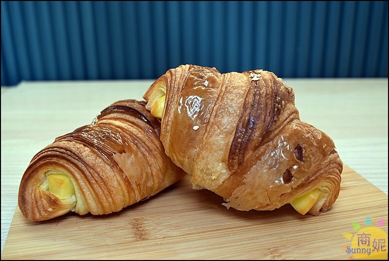 糖印麵包。IG爆紅羅馬生乳包.提拉米蘇髒髒包.肉桂捲開賣秒殺!台中爆好吃麵包推薦-商妮吃喝遊樂