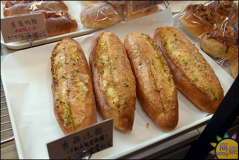 糖印麵包。IG爆紅羅馬生乳包.提拉米蘇髒髒包.肉桂捲開賣秒殺!台中爆好吃麵包推薦-商妮吃喝遊樂