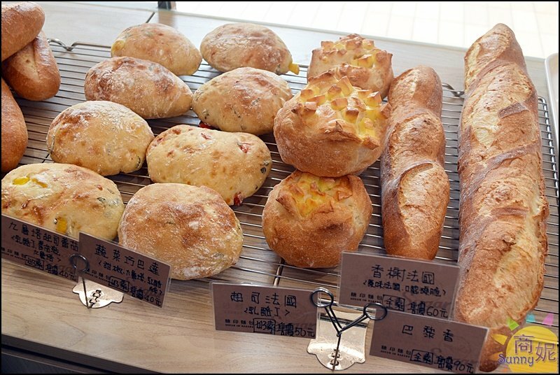 糖印麵包。IG爆紅羅馬生乳包.提拉米蘇髒髒包.肉桂捲開賣秒殺!台中爆好吃麵包推薦-商妮吃喝遊樂
