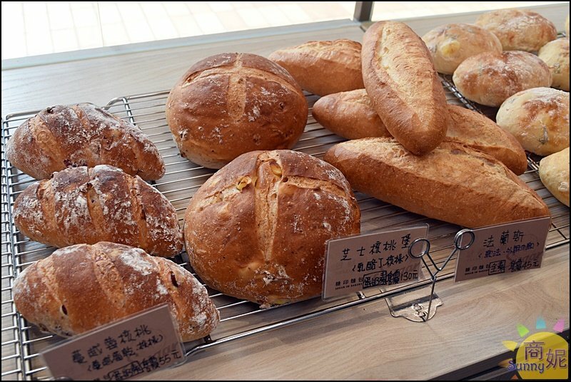 糖印麵包。IG爆紅羅馬生乳包.提拉米蘇髒髒包.肉桂捲開賣秒殺!台中爆好吃麵包推薦-商妮吃喝遊樂