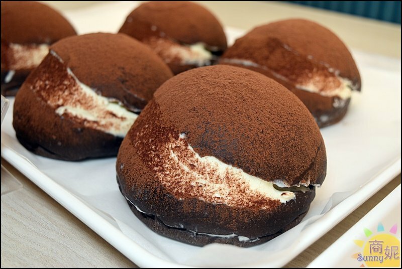 糖印麵包。IG爆紅羅馬生乳包.提拉米蘇髒髒包.肉桂捲開賣秒殺!台中爆好吃麵包推薦-商妮吃喝遊樂