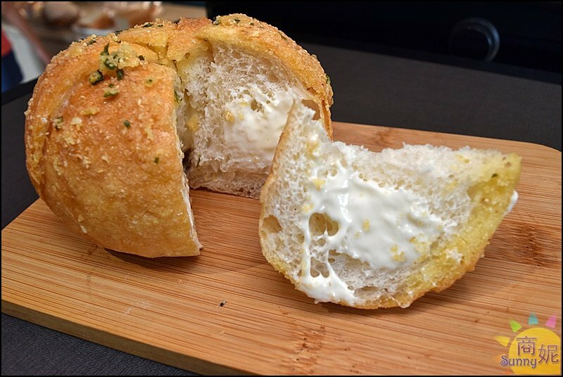 糖印麵包。IG爆紅羅馬生乳包.提拉米蘇髒髒包.肉桂捲開賣秒殺!台中爆好吃麵包推薦-商妮吃喝遊樂