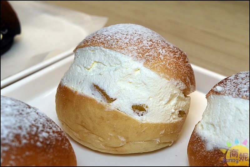 糖印麵包。IG爆紅羅馬生乳包.提拉米蘇髒髒包.肉桂捲開賣秒殺!台中爆好吃麵包推薦-商妮吃喝遊樂
