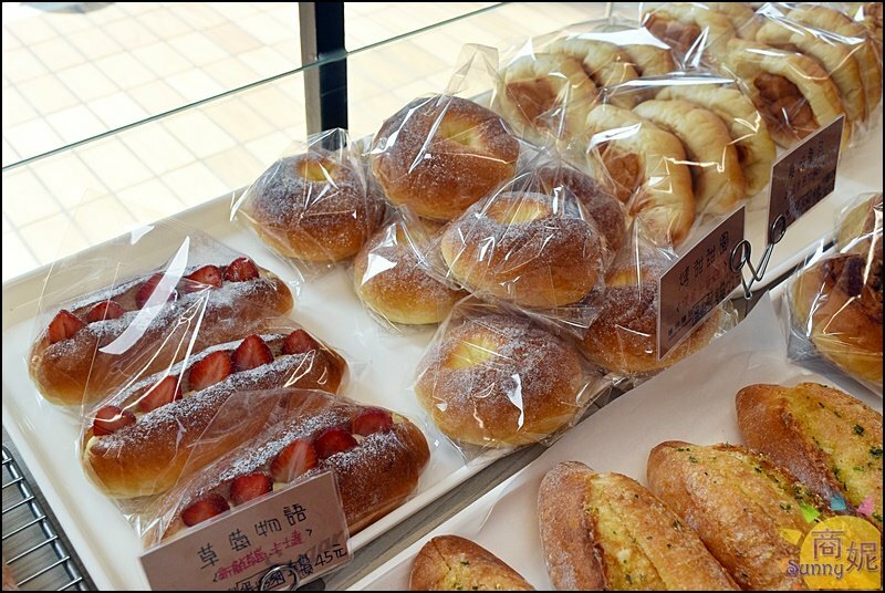 糖印麵包。IG爆紅羅馬生乳包.提拉米蘇髒髒包.肉桂捲開賣秒殺!台中爆好吃麵包推薦-商妮吃喝遊樂