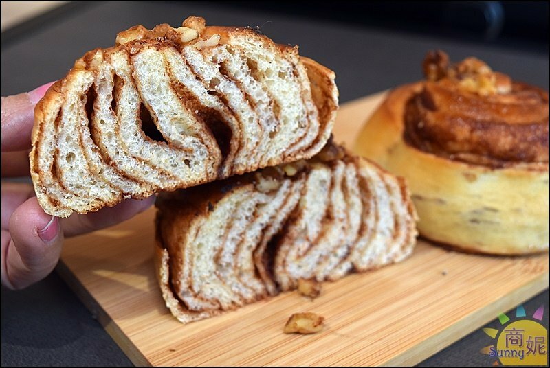 糖印麵包。IG爆紅羅馬生乳包.提拉米蘇髒髒包.肉桂捲開賣秒殺!台中爆好吃麵包推薦-商妮吃喝遊樂