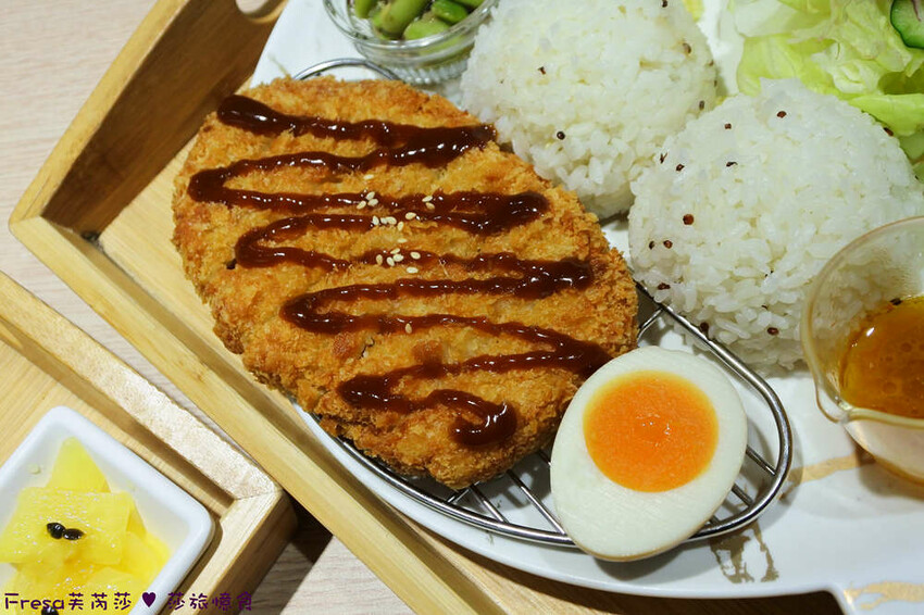 台南市中西區台南美食【丸飯食事處】丸碰餅結合烤鰻魚和東坡肉玉子燒太可愛又好吃│北門商圈│中西區美食