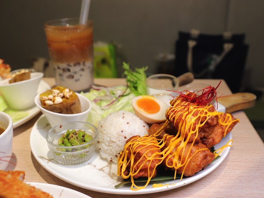 台南沖繩蝦蝦飯專賣店-丸飯食事處.推出新品紙豆腐鍋.搭配DIY起司玉米瀑布.牽絲鹹香超過癮/台南聚餐餐廳推薦 - 進食的巨鼠