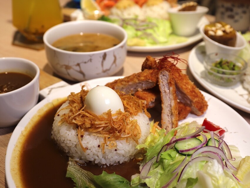 台南沖繩蝦蝦飯專賣店-丸飯食事處.推出新品紙豆腐鍋.搭配DIY起司玉米瀑布.牽絲鹹香超過癮/台南聚餐餐廳推薦 - 進食的巨鼠