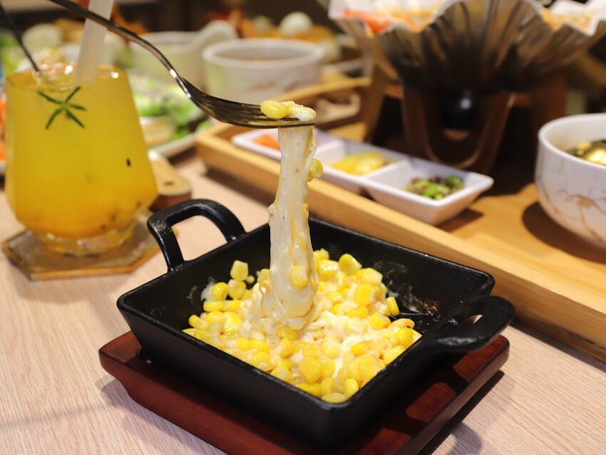 台南沖繩蝦蝦飯專賣店-丸飯食事處.推出新品紙豆腐鍋.搭配DIY起司玉米瀑布.牽絲鹹香超過癮/台南聚餐餐廳推薦 - 進食的巨鼠