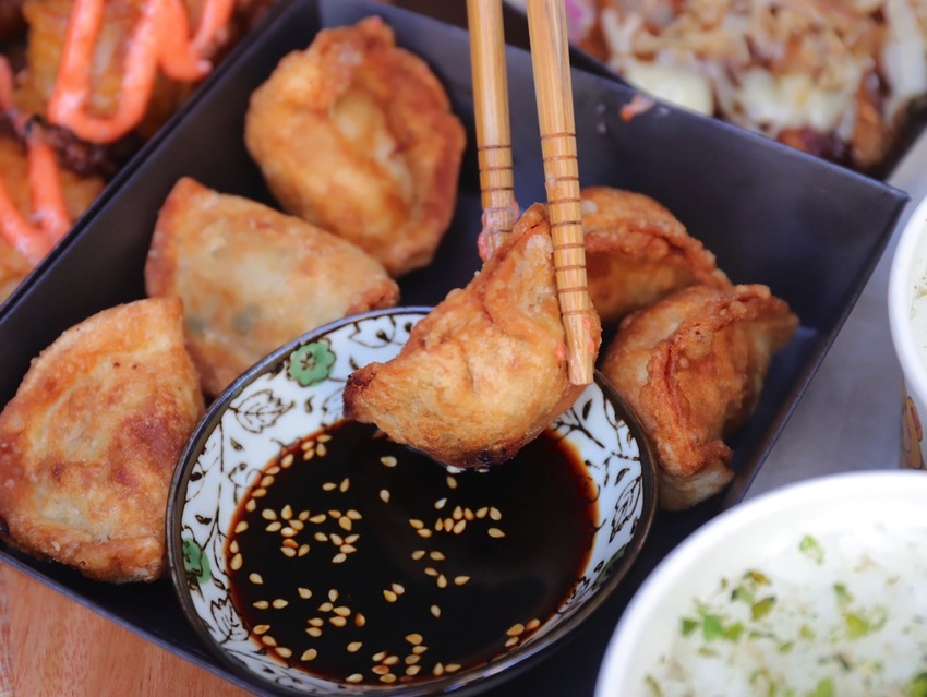 丸飯食事處：宅在家就能品嘗美味的沖繩蝦蝦飯/套餐組合讓你宅在家就能輕鬆享用美味的異國料理組合 - 進食的巨鼠