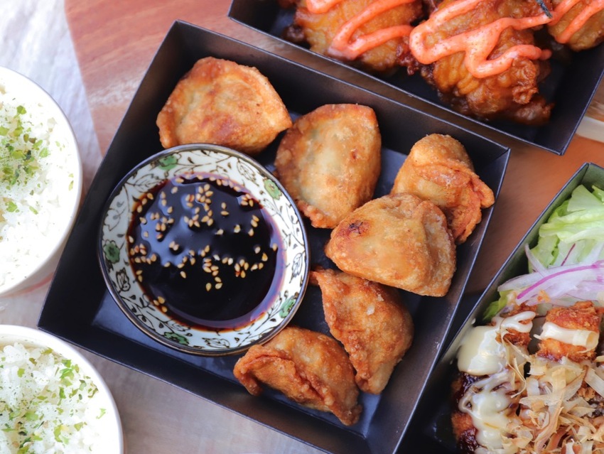 丸飯食事處：宅在家就能品嘗美味的沖繩蝦蝦飯/套餐組合讓你宅在家就能輕鬆享用美味的異國料理組合 - 進食的巨鼠