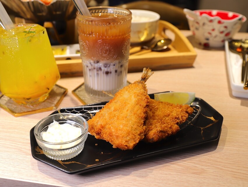 台南沖繩蝦蝦飯專賣店-丸飯食事處.推出新品紙豆腐鍋.搭配DIY起司玉米瀑布.牽絲鹹香超過癮/台南聚餐餐廳推薦 - 進食的巨鼠