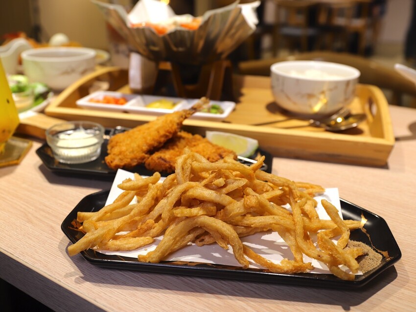 台南沖繩蝦蝦飯專賣店-丸飯食事處.推出新品紙豆腐鍋.搭配DIY起司玉米瀑布.牽絲鹹香超過癮/台南聚餐餐廳推薦 - 進食的巨鼠