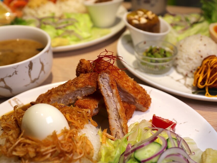 台南沖繩蝦蝦飯專賣店-丸飯食事處.推出新品紙豆腐鍋.搭配DIY起司玉米瀑布.牽絲鹹香超過癮/台南聚餐餐廳推薦 - 進食的巨鼠