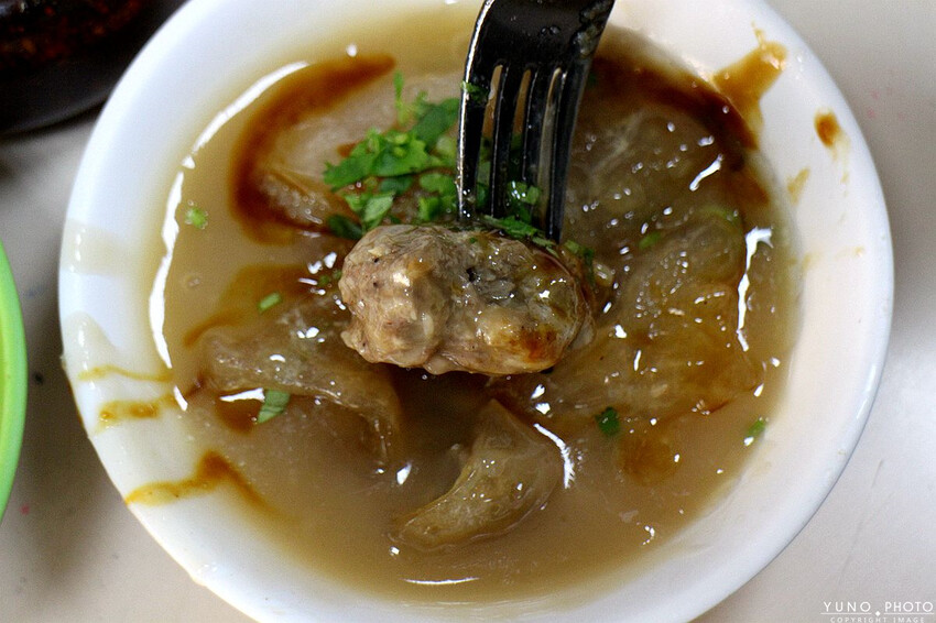 南投縣竹山鎮低溫油泡肉圓滑Q外皮不油膩 扎實肉塊超唰嘴 肉圓節比賽全國第三名 冰涼三色冰更是不能錯過