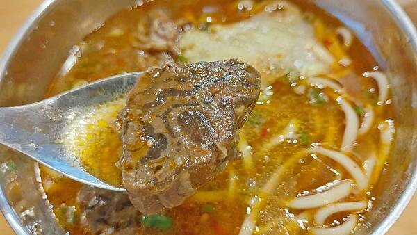 老皮牛肉麵尚順店｜內用豆花免費無限量吃到飽，被牛肉麵耽誤的豆花店