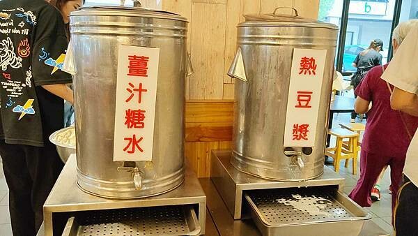 老皮牛肉麵尚順店｜內用豆花免費無限量吃到飽，被牛肉麵耽誤的豆花店