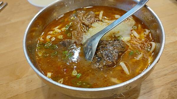 老皮牛肉麵尚順店｜內用豆花免費無限量吃到飽，被牛肉麵耽誤的豆花店