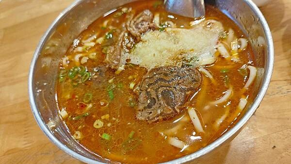 老皮牛肉麵尚順店｜內用豆花免費無限量吃到飽，被牛肉麵耽誤的豆花店