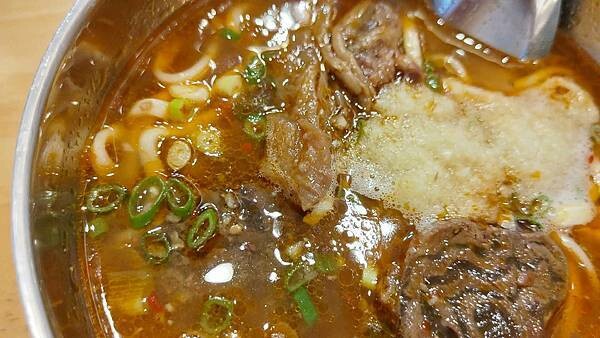 老皮牛肉麵尚順店｜內用豆花免費無限量吃到飽，被牛肉麵耽誤的豆花店