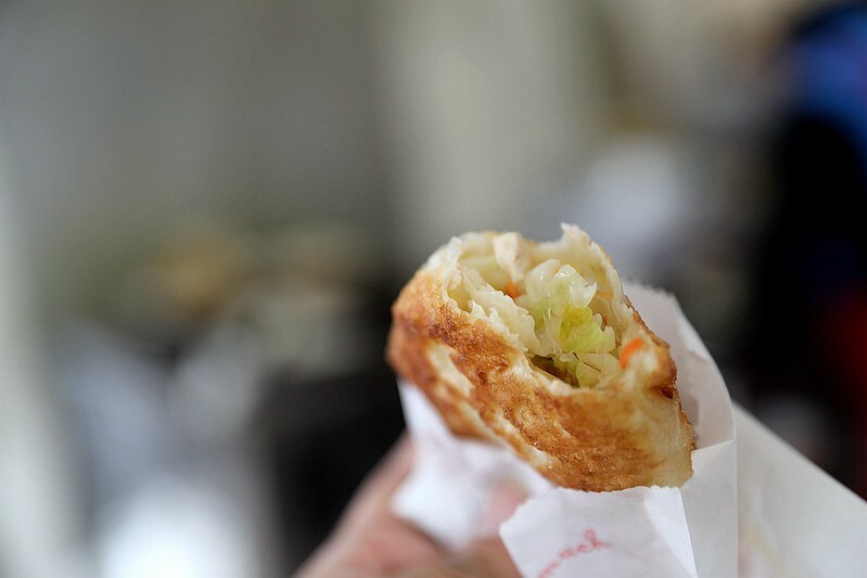 象山韮菜盒子現場手桿薄餅皮現包銅板平價美食34