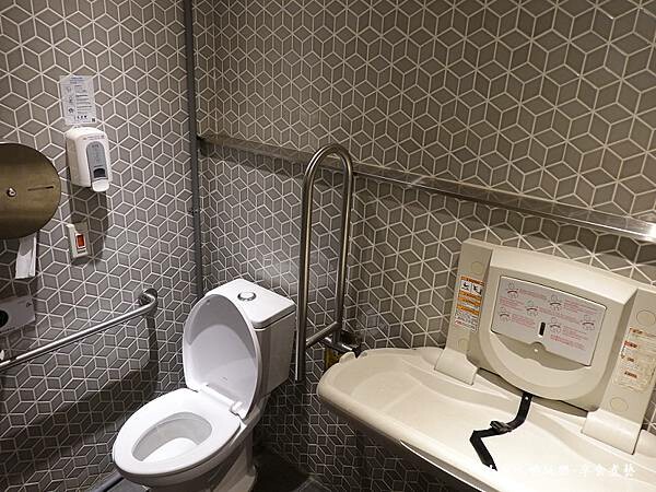 2025西堤牛排桃園南華店-1樓女廁.jpg 2025西堤牛排桃園南華店-1樓女廁.jpg