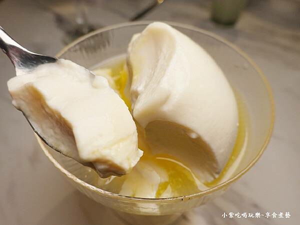 奶凍佐香橙醬(卡皮巴拉)2025西堤牛排桃園南華店 (1).jpg 奶凍佐香橙醬(卡皮巴拉)2025西堤牛排桃園南華店 (1).jpg