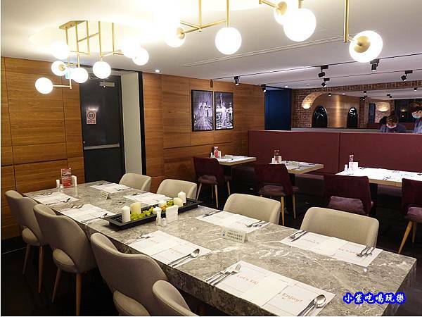 二樓用餐環境-西堤牛排南華店 (2).jpg