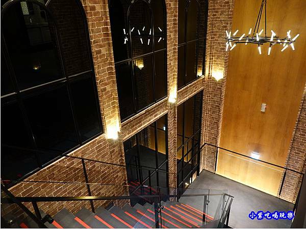 樓梯間-西堤牛排南華店18.jpg
