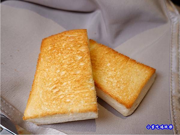 方塊麵包-可免費續-西堤牛排南華店 (2).jpg