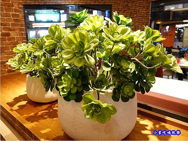 一樓-西堤牛排南華店 (1).jpg