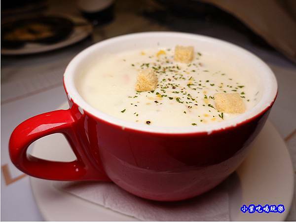 雞肉巧達濃湯-西堤牛排南華 (1).jpg