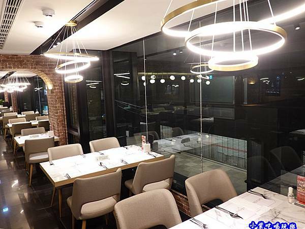 二樓用餐環境-西堤牛排南華店 (1).jpg