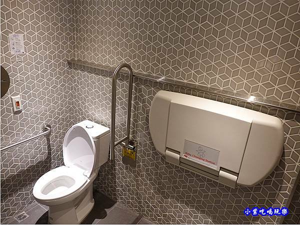 女廁-西堤牛排南華店.jpg